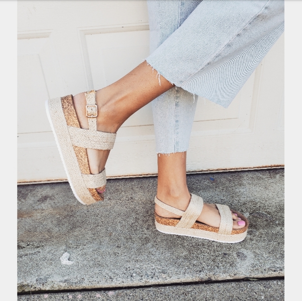 🚨END OF SUMMER SALE// Espadrille platform - Picture 2 of 8